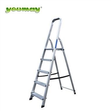 Skladací rebrík pre domácnosť